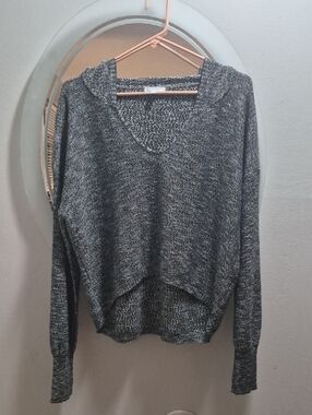 NWOT Abound Womens Crop Hooded lightweight Sweater. Black/white. Large.